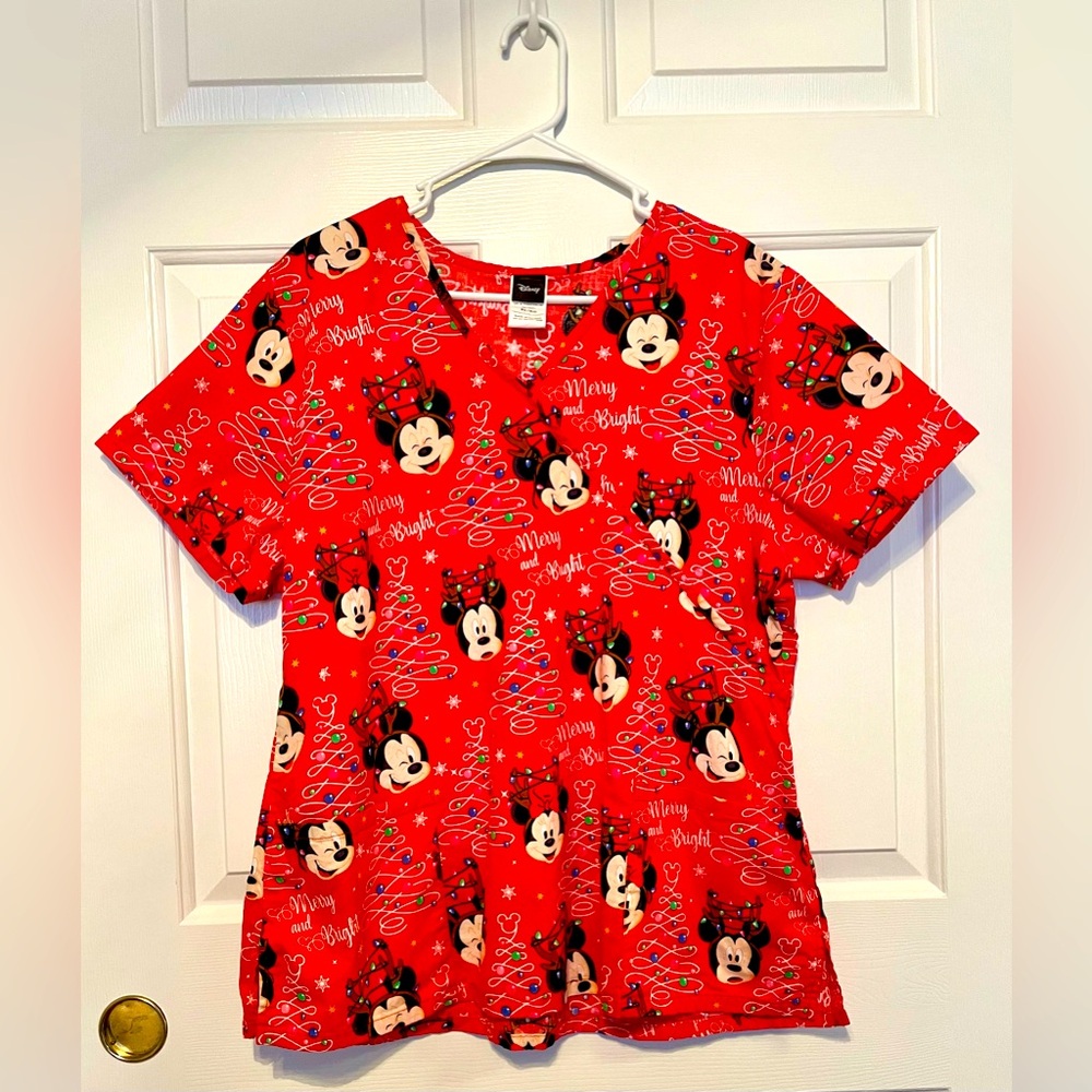 Disney XL Christmas Scrub Top – Mickey & Minnie Holiday Cheer! Merry and Bright